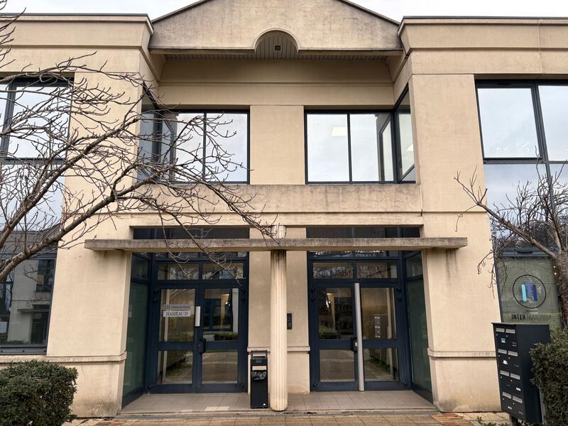 Nous vous proposons une surface de bureaux au 1er