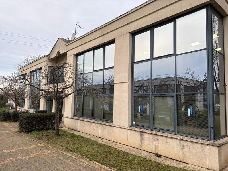 Nous vous proposons une surface de bureaux au 1er