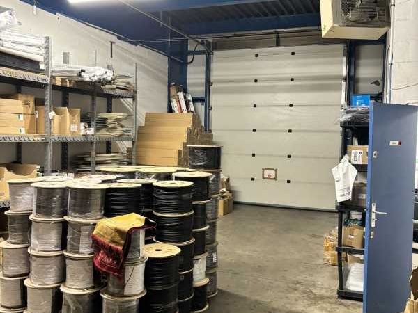 Au sein d'un parc d'activités clos et sécurisé, G