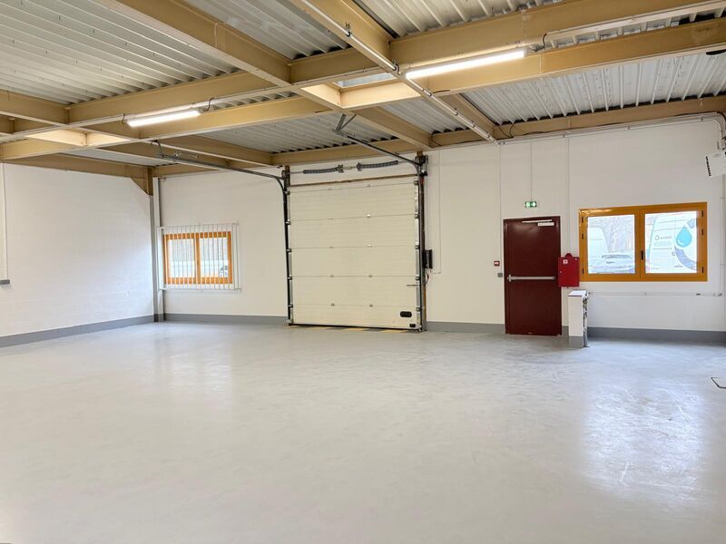 À proximité de l'autoroute A4, G2B REAL ESTATE vo