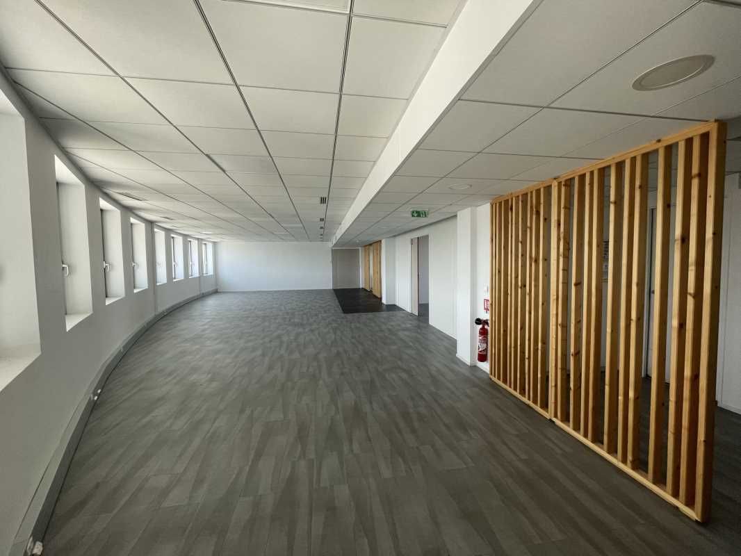 Bureaux de 7031 m² divisibles à partir de 30,1 m²