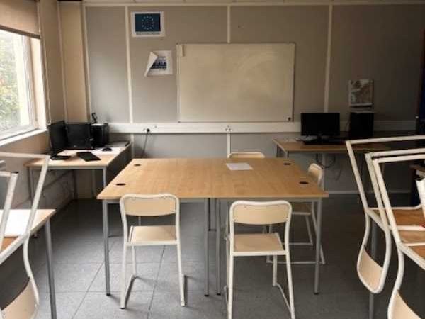 Nous vous proposons un bâtiment de bureaux indépe