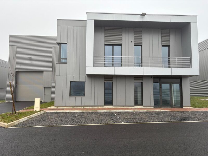 Dans la Zac de la Régale, dans un parc d'activité