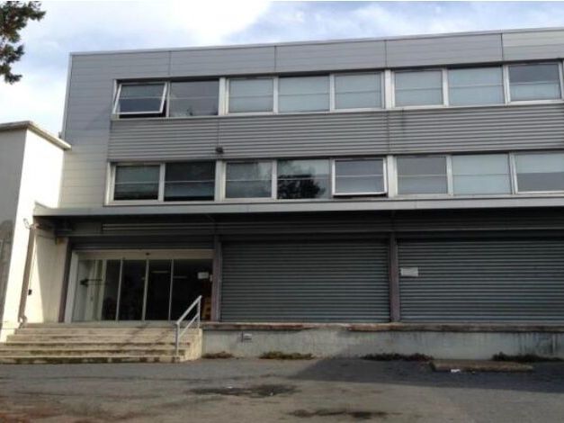 A proximité immédiate de l'A86, nous vous proposo