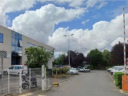 A Gennevilliers dans un parc d'activité  à taille