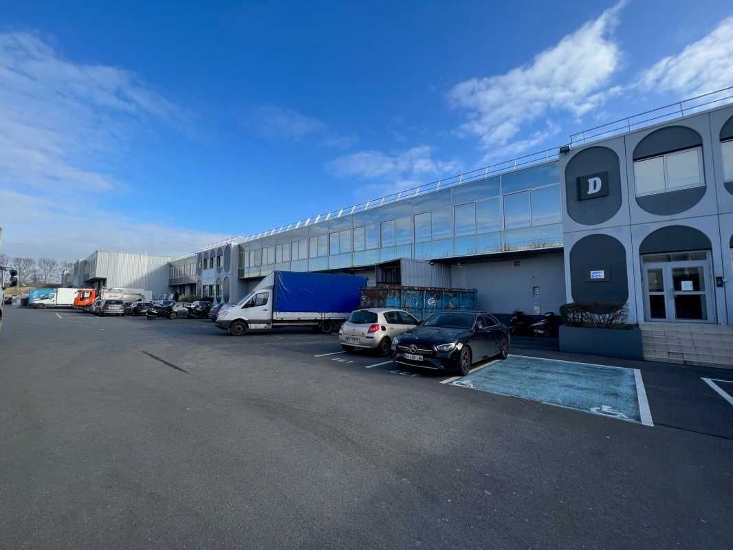 G2b Real Estate, vous propose un local à usage d'