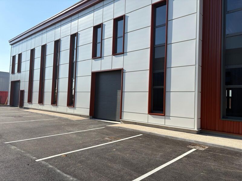 G2B real estate un bâtiment indépendant situé sur