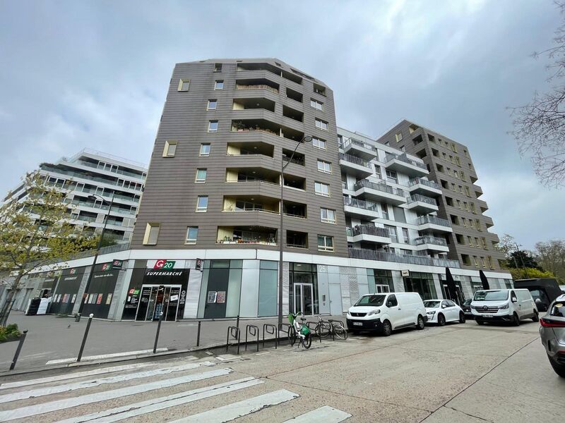 Nous vous proposons à la location un local commer