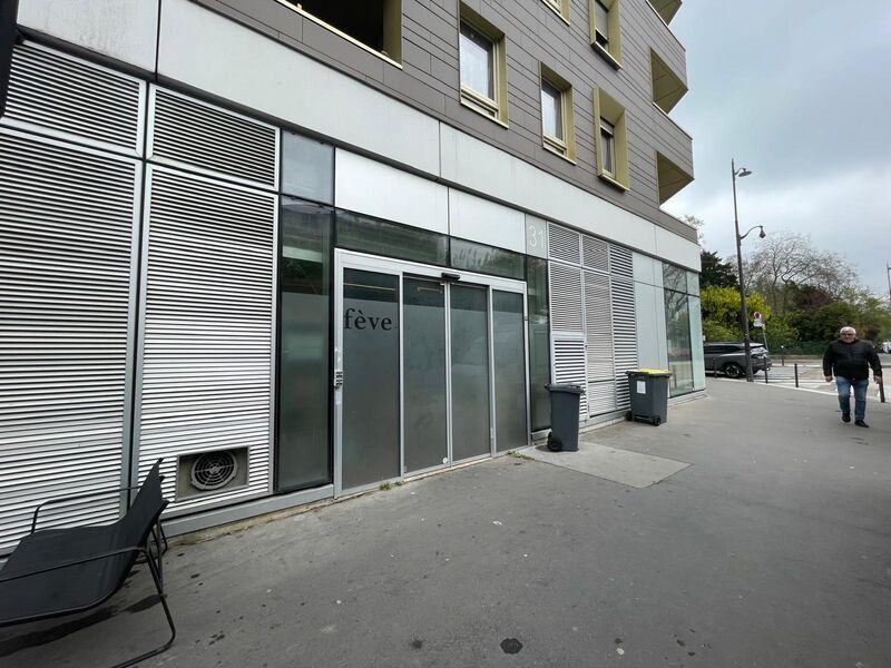 Nous vous proposons à la location un local commer