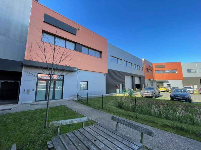G2B Real Estate propose à la location un local d'