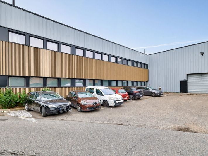 G2B Real Estate propose à la location un local d'