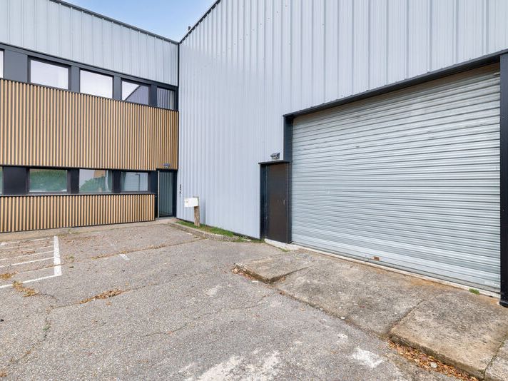 G2B Real Estate propose à la location un local d'