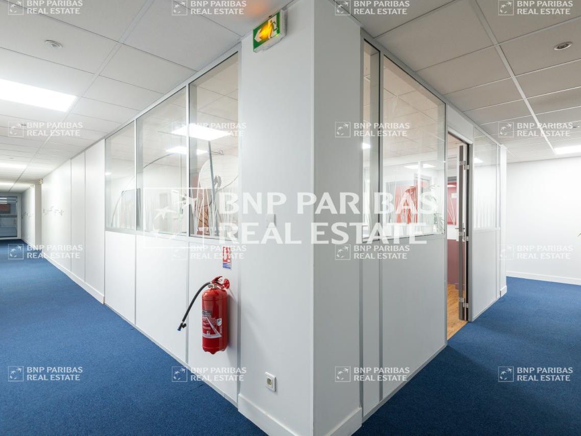 1394.7 m² pour ce bureaux en location à Montigny-le-bretonneux