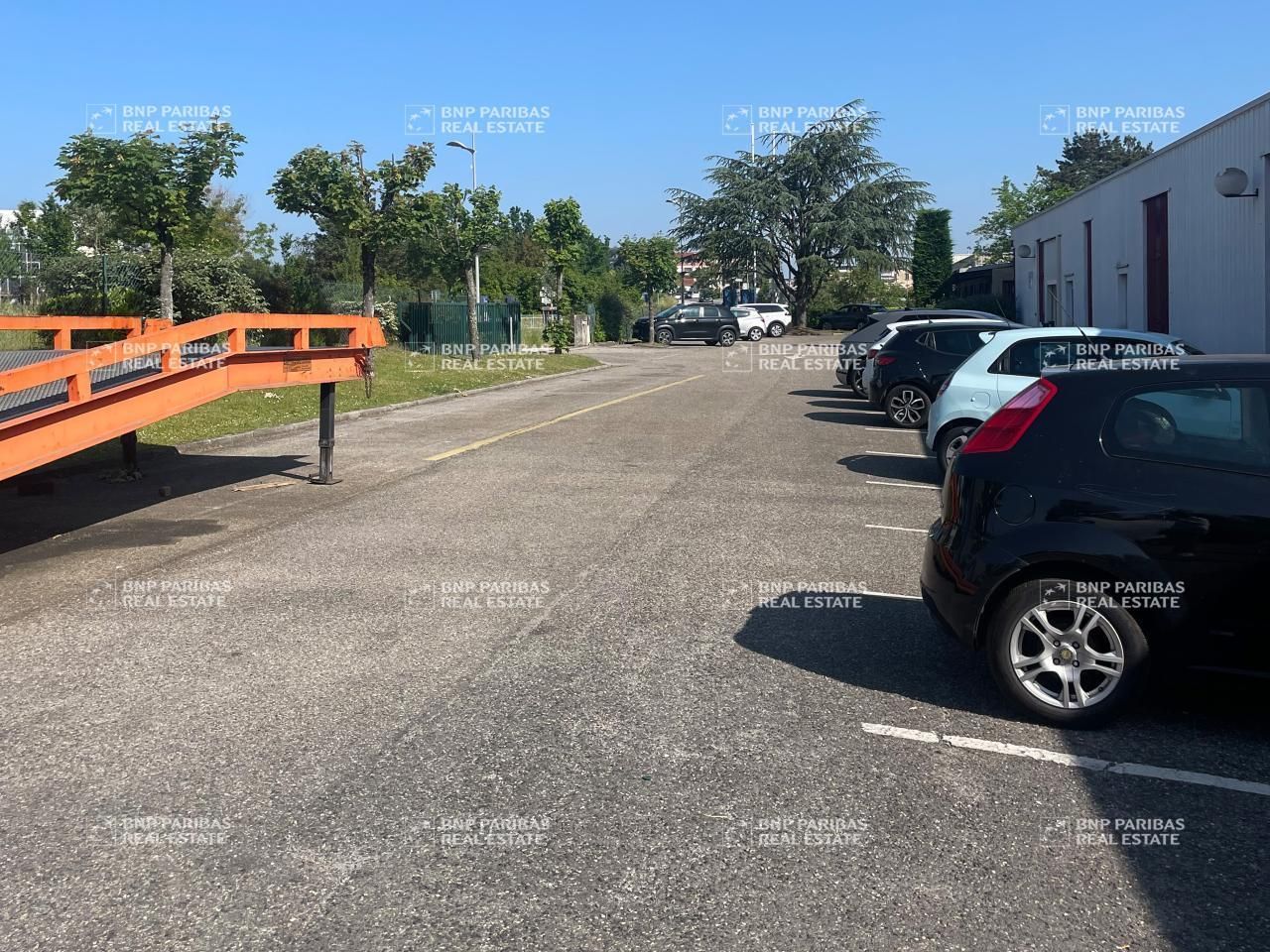 3000 m² pour ce activité en location à Rillieux-la-pape