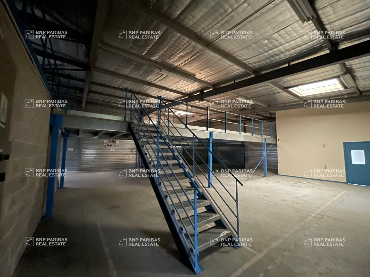 621 m² pour ce activité en location à La chapelle saint mesmin