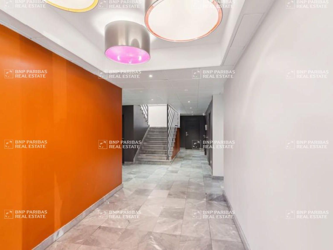 7640 m² pour ce bureaux en location à Vénissieux