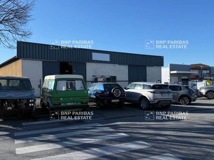 1200 m² pour ce activité en location à Saint-alban