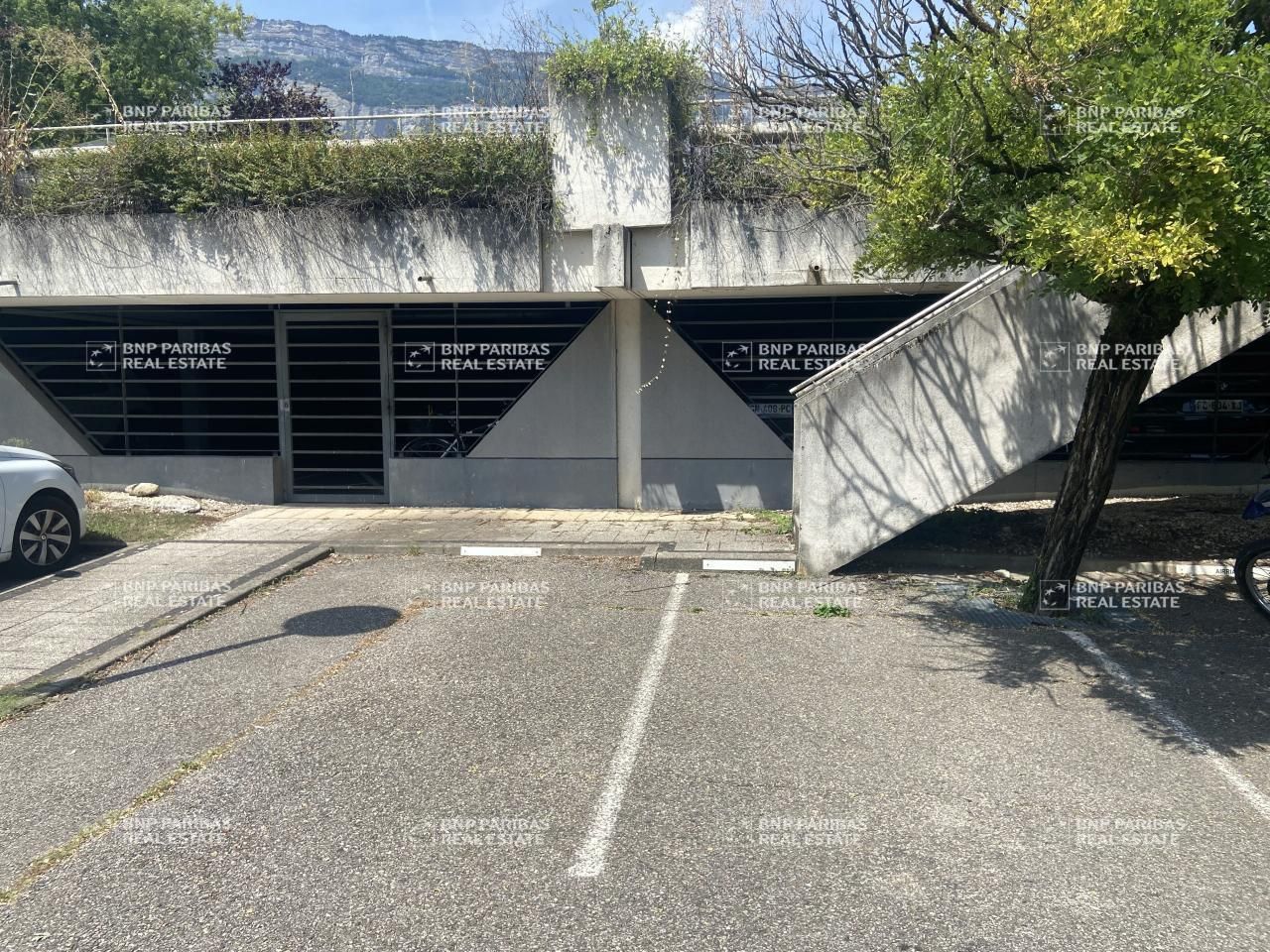 900.62 m² pour ce bureaux en location à Meylan