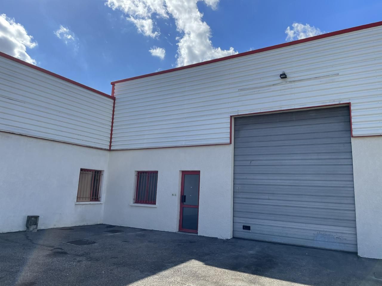 Location Activité 858 m² divisibles 69330 Meyzieu