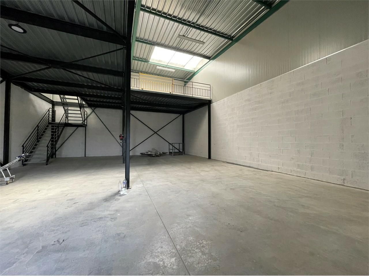 1500 m² pour ce activité en location à Millery