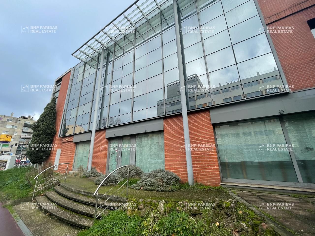 1074 m² pour ce bureaux en location à Toulouse