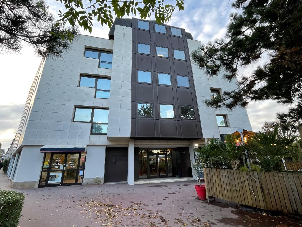 Location Bureaux 667 m² divisibles 95210 Saint-gratien
