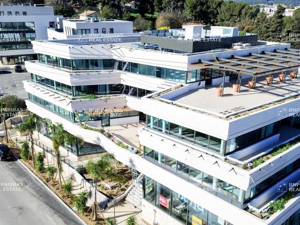 Location Bureaux 940.19 m² divisibles 83500 La seyne-sur-mer