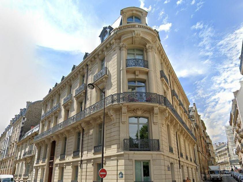 2154 m² pour ce bureaux en location à Paris