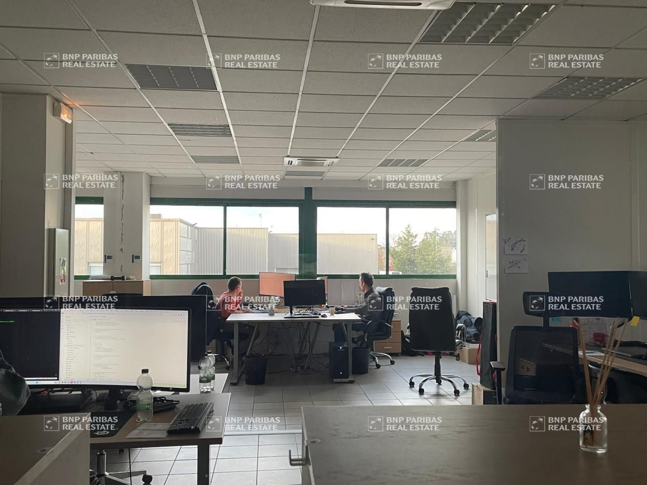 824 m² pour ce bureaux en location à Vaulx-en-velin