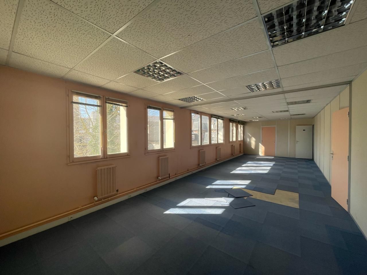1734 m² pour ce bureaux en location à Elbeuf