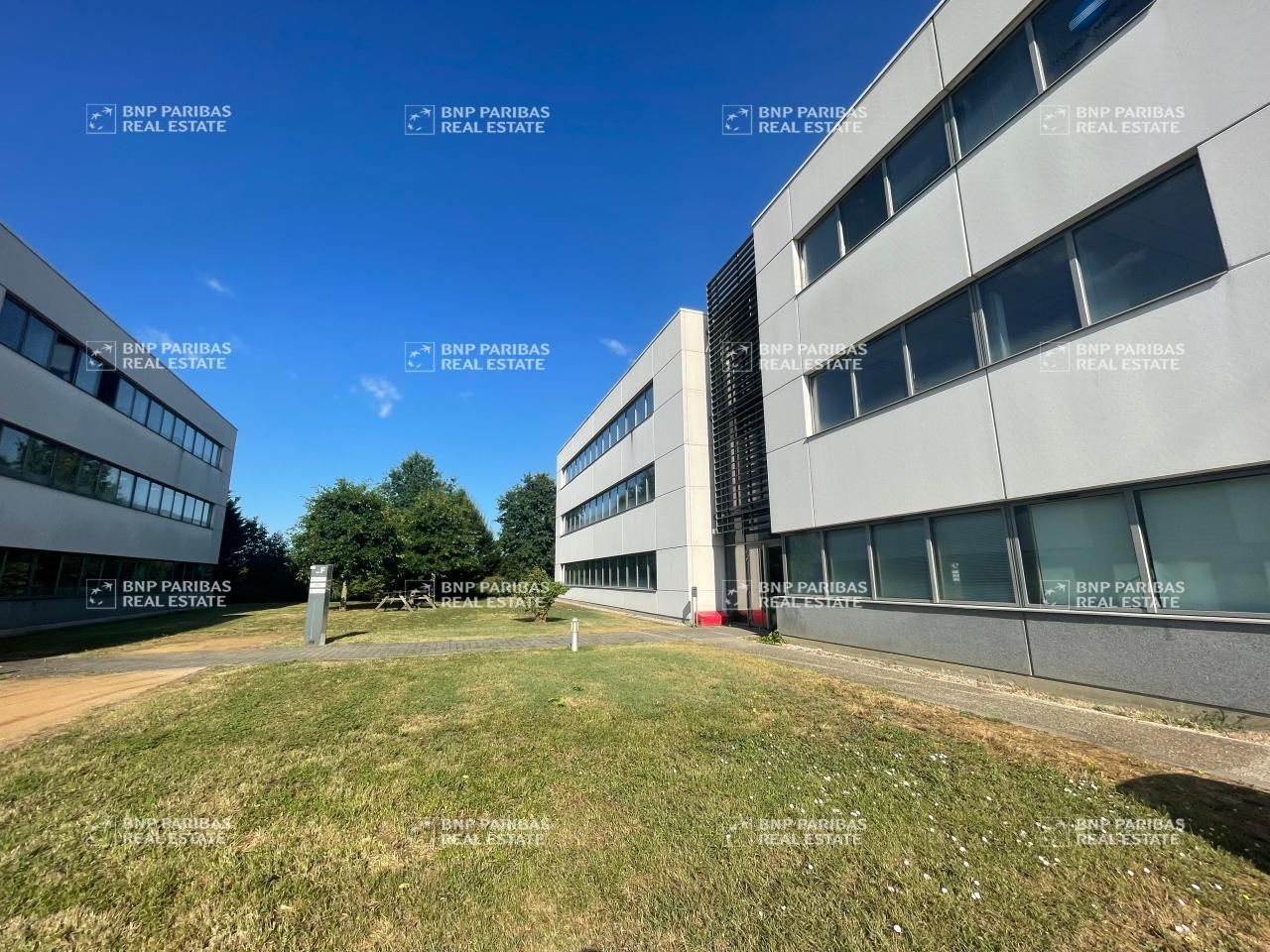 1097 m² pour ce bureaux en location à Dardilly