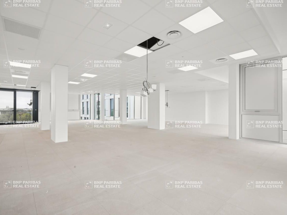 4331.47 m² pour ce bureaux en location à Bruges