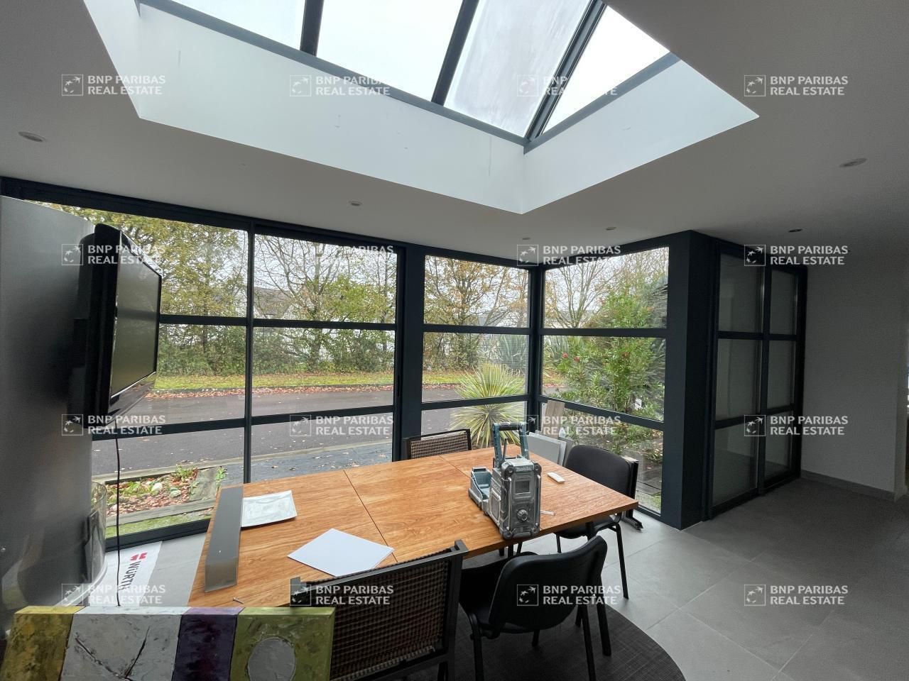 670 m² pour ce activité en vente à Saint-gilles