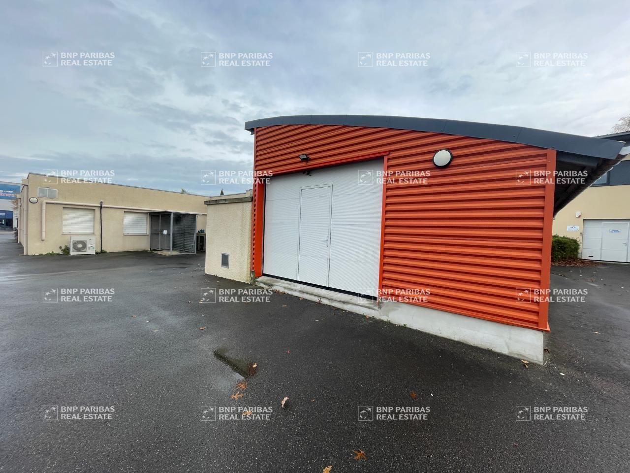 250 m² pour ce mixtes en location à Betton