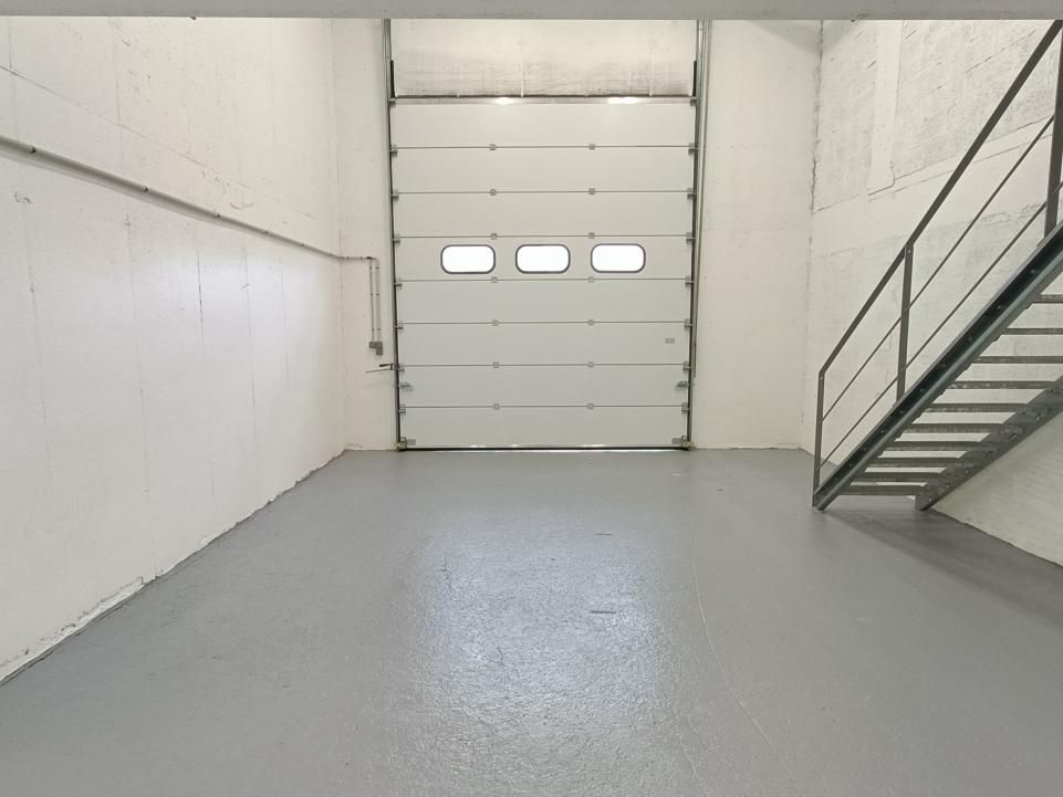 180 m² pour ce activité en location à Les mureaux