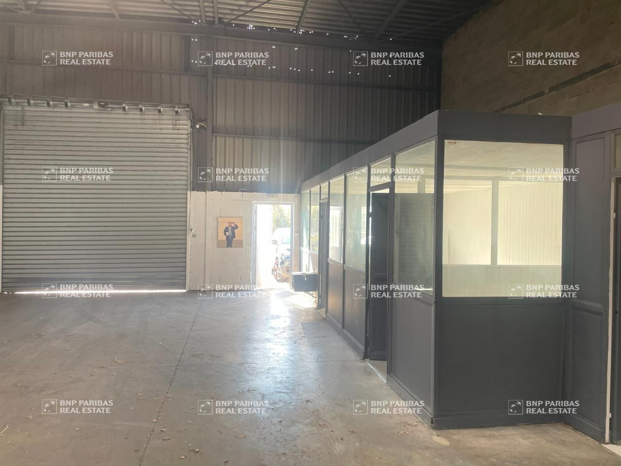 364 m² pour ce activité en location à Rognac