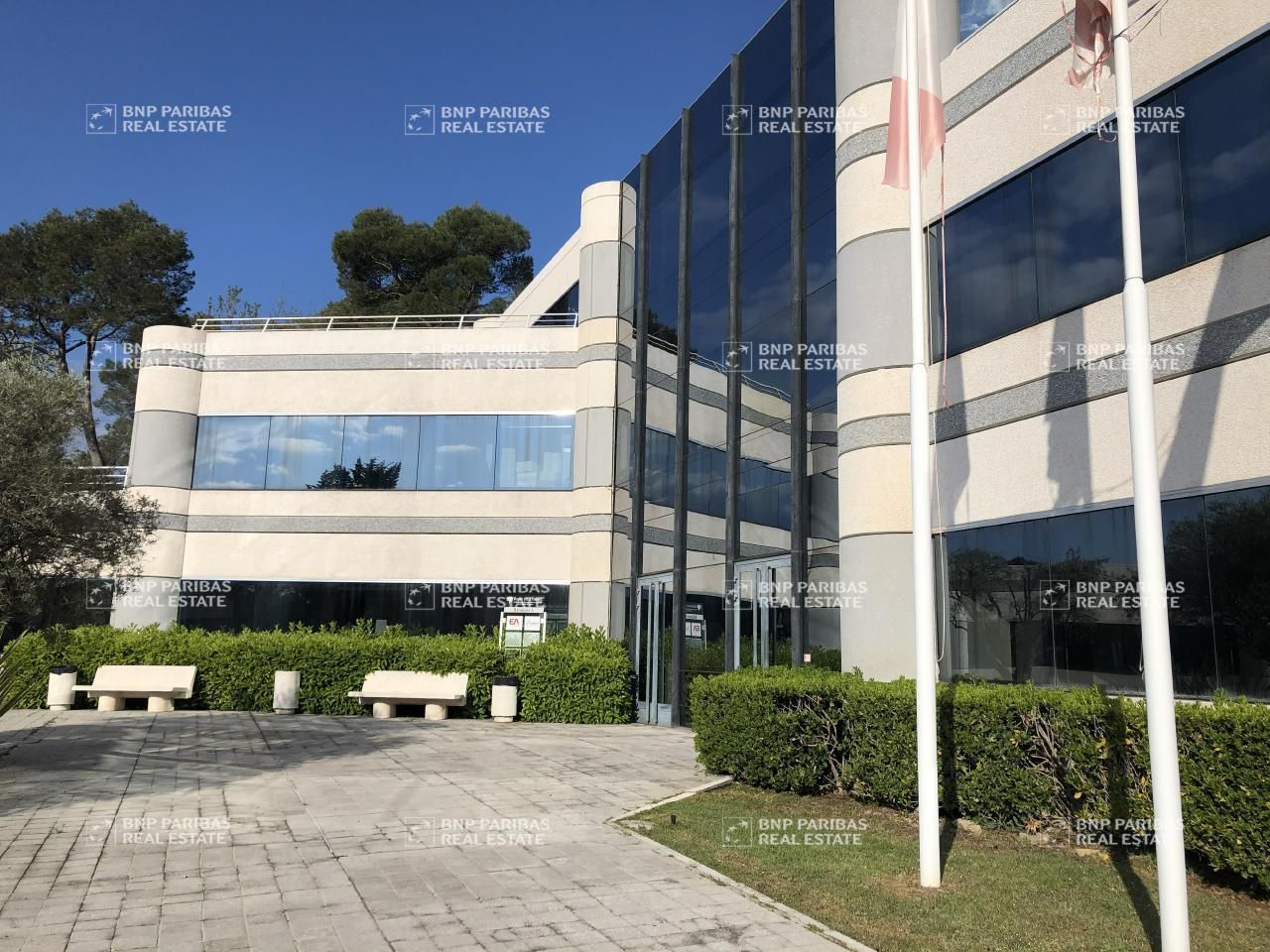 1087 m² pour ce bureaux en location à Mougins