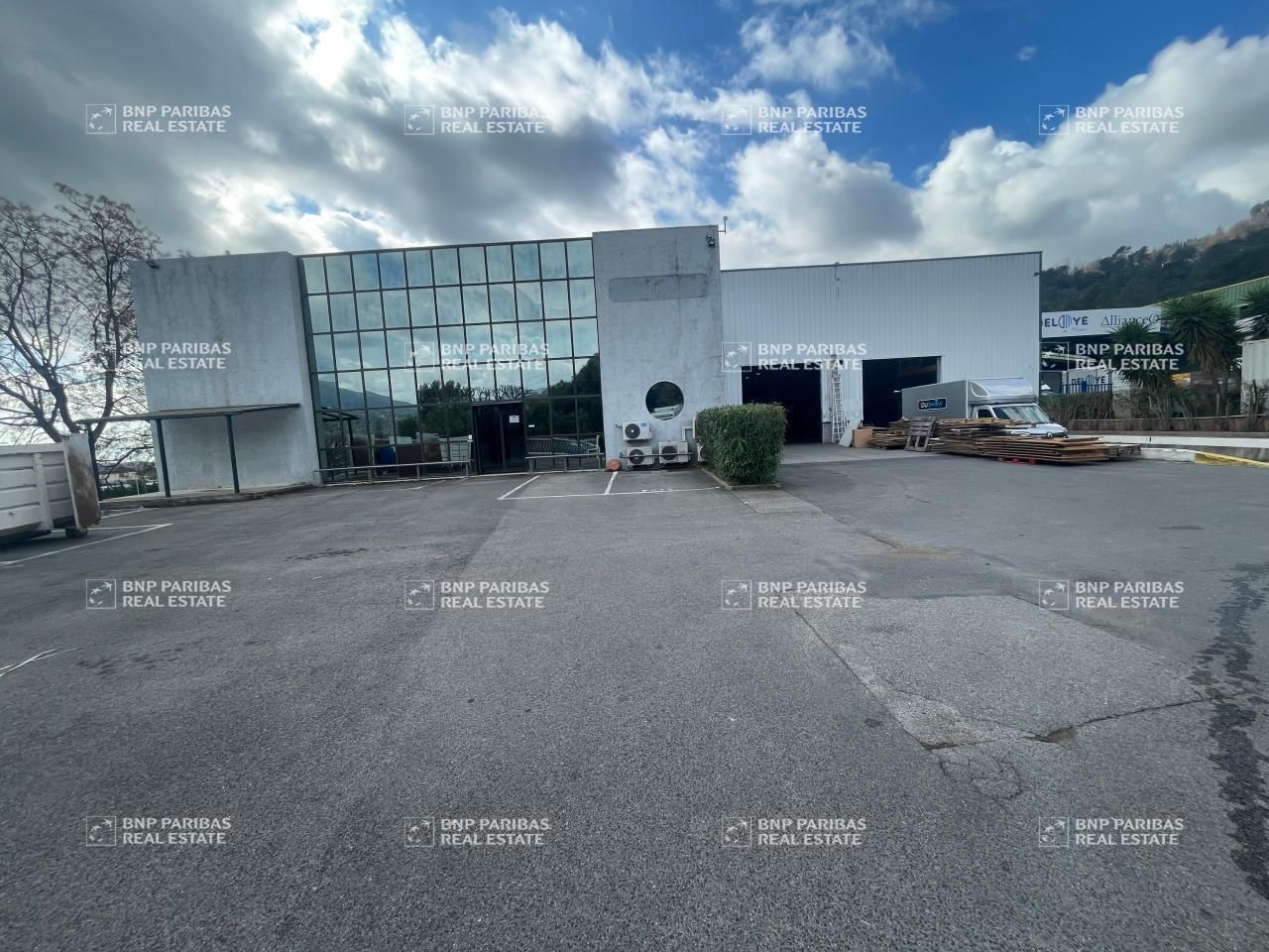 2681 m² pour ce activité en location à Saint-jeannet