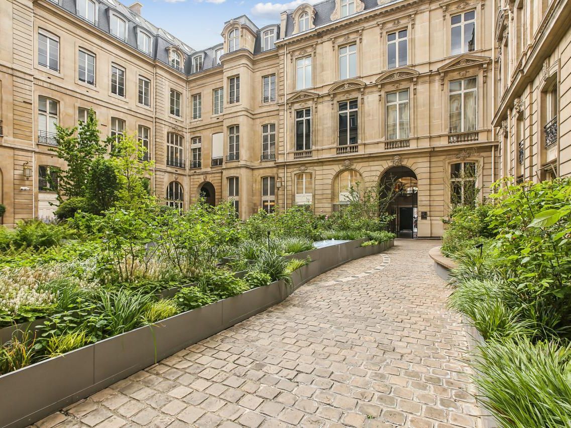 380.9 m² pour ce bureaux en location à Paris