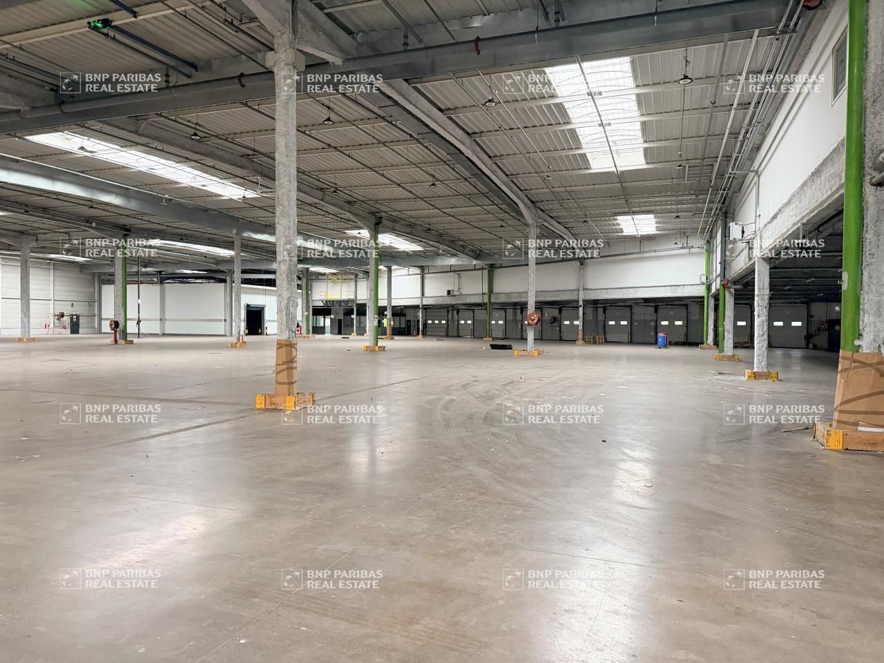 Location Entrepôts classe B 9490 m² non divisibles 95500 Gonesse