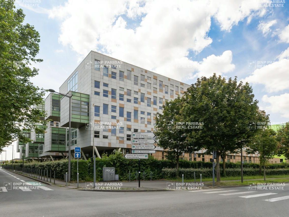 10433.8 m² pour ce bureaux en location à Loos