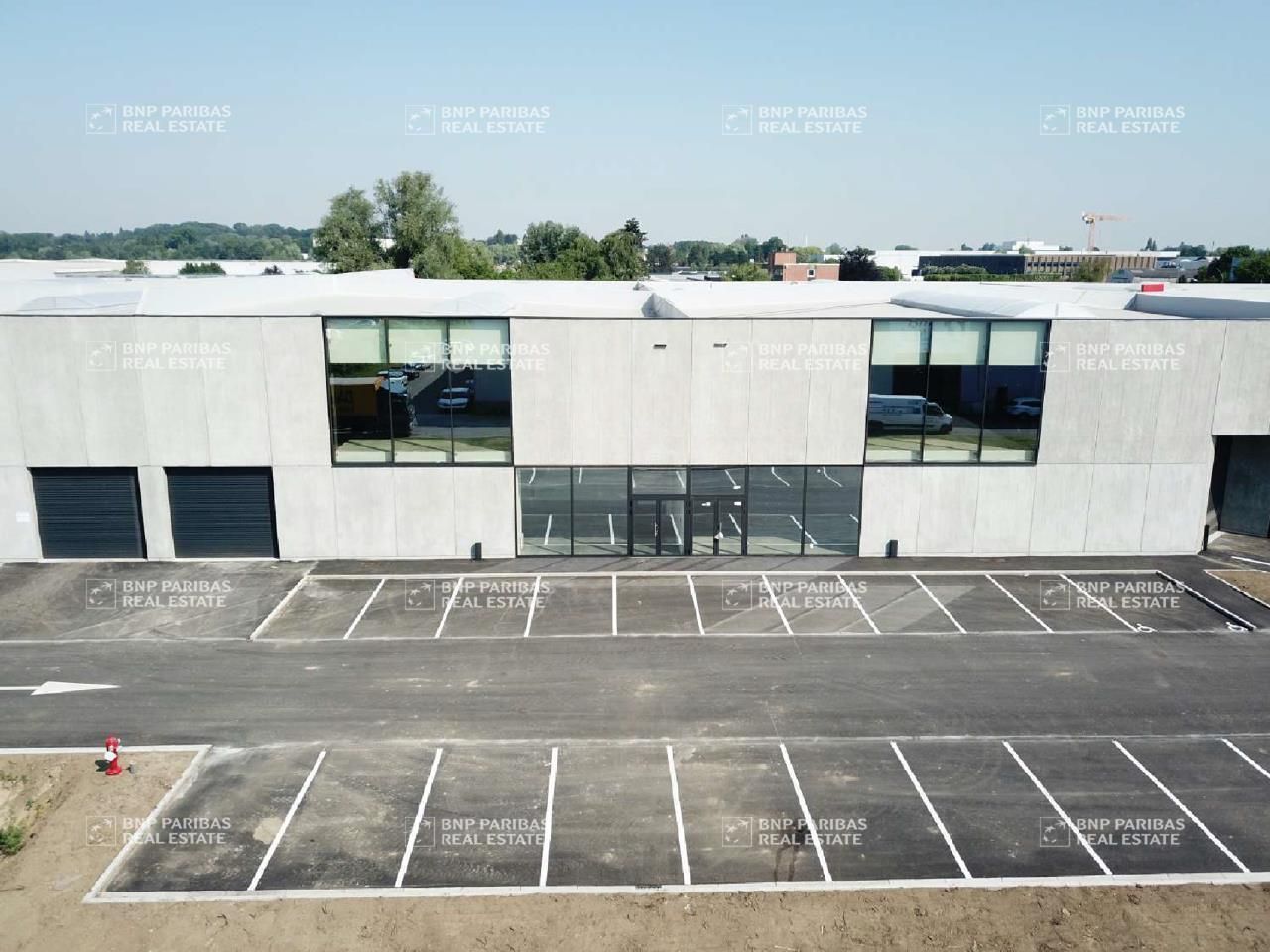 527 m² pour ce activité en location à Neuville-en-ferrain