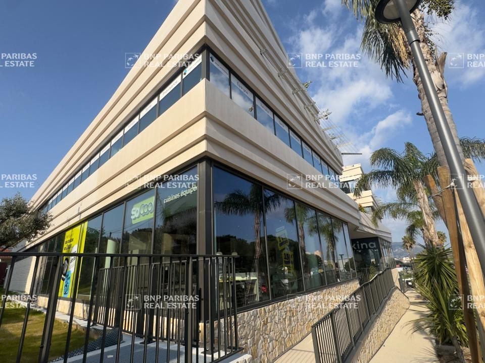 Location Bureaux 940.19 m² divisibles 83500 La seyne-sur-mer