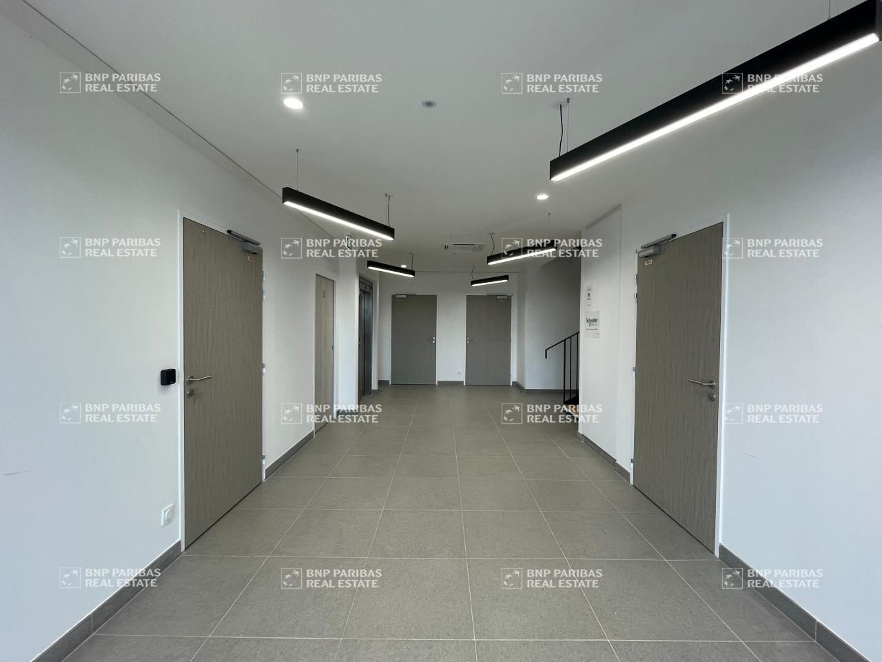 254.3 m² pour ce bureaux en vente à Saint-martin-du-vivier