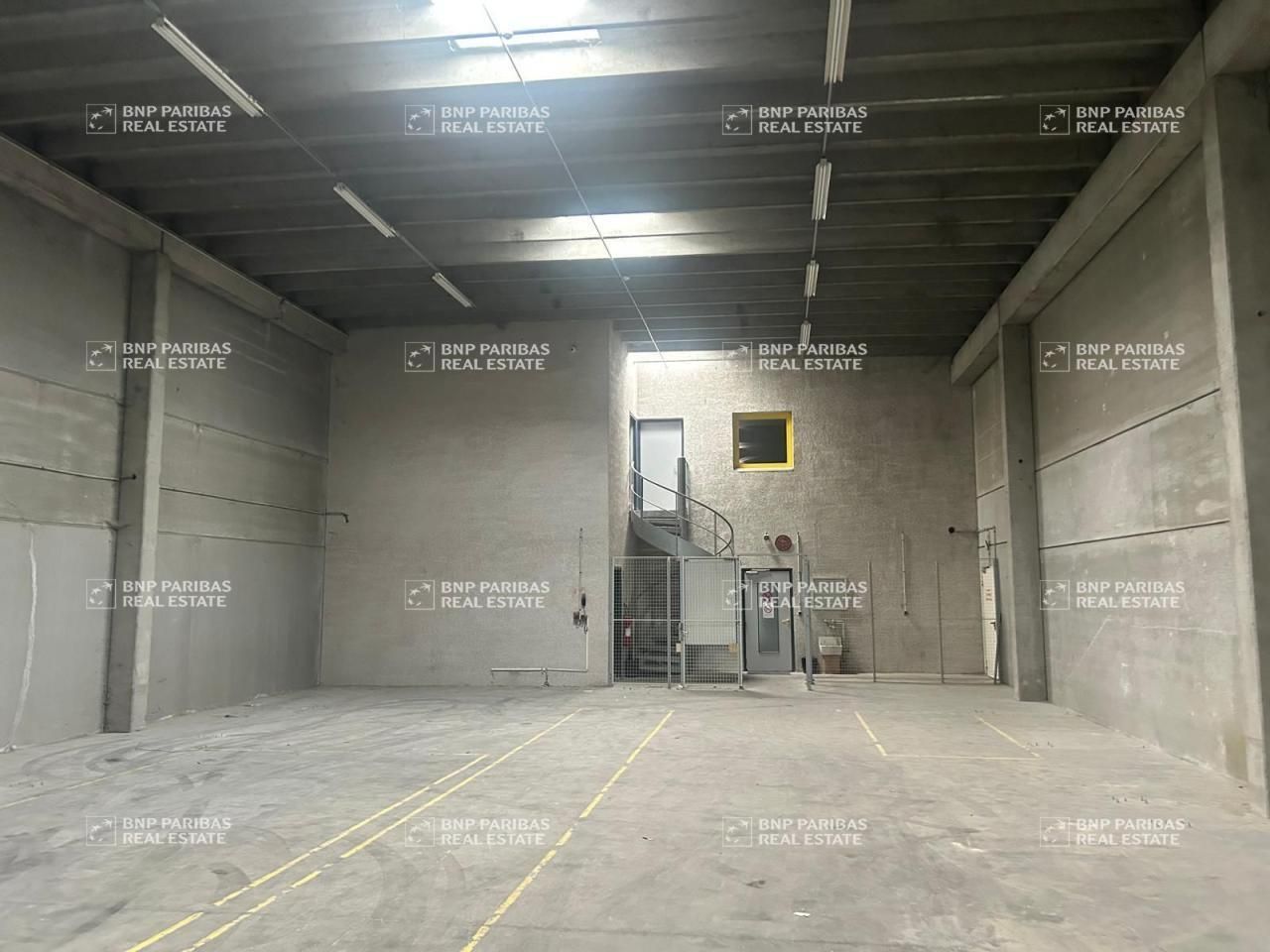 1050 m² pour ce activité en location à Haubourdin