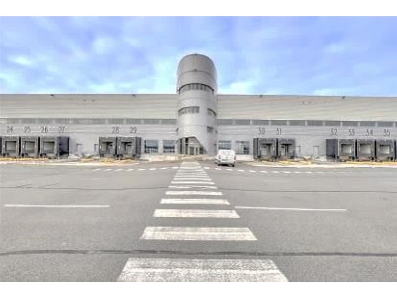 A 40 km de Paris, en bordure de la N4, dans une p