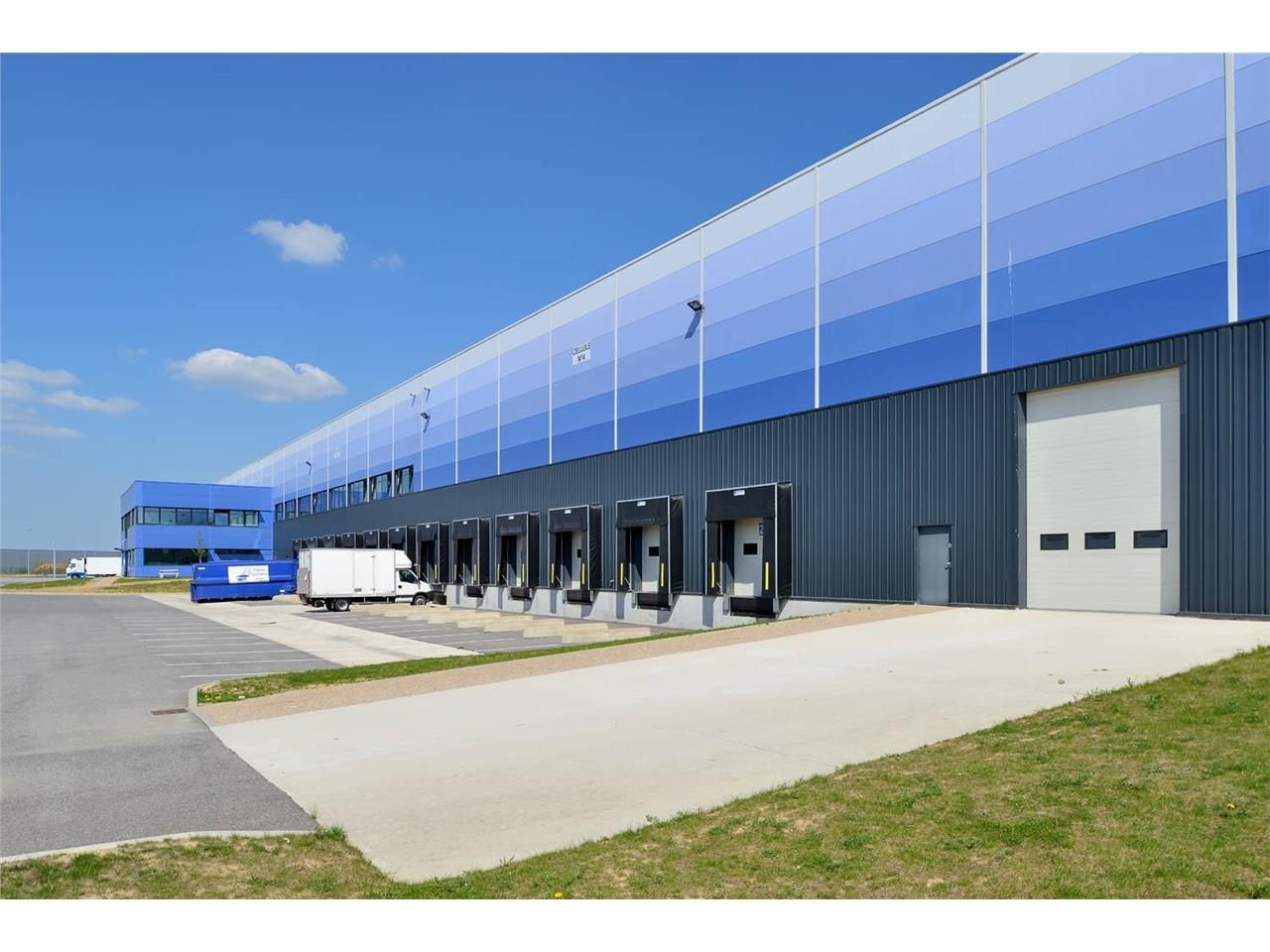 Situé en bordure de l'A31, parc logistique de cla