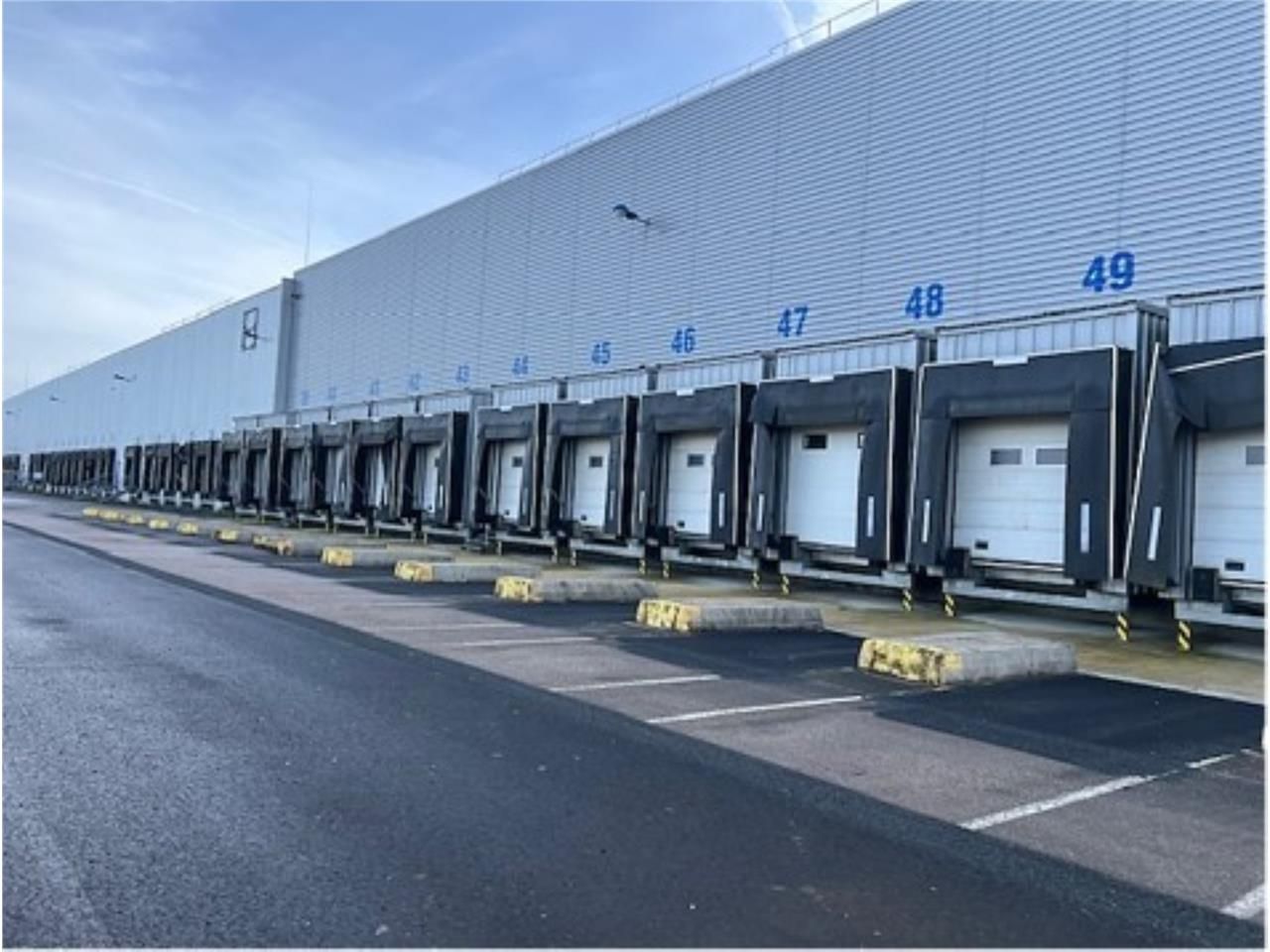 Situé à 60 kilomètres du Havre, en bordure de l'A