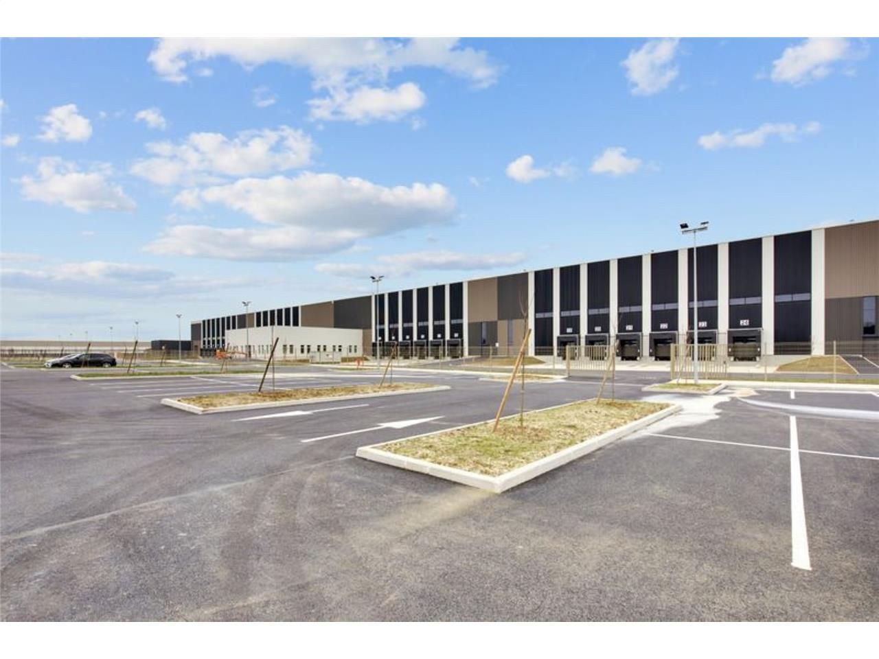 CBRE vous propose à la location, dans un entrepôt