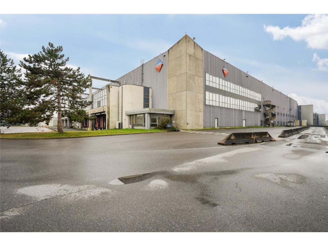 Plateforme logistique indépendante composée de 3 